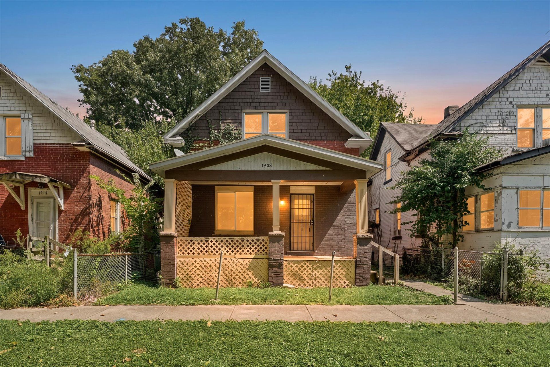 Classic 1910 Charmer in Decatur, IL